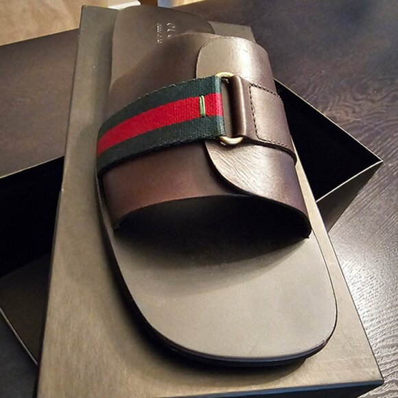 Men’s Gucci Flip-Flops – Footwear So Fancy, They Come with a Freakin’ Pouch ! - Picture 5 of 15